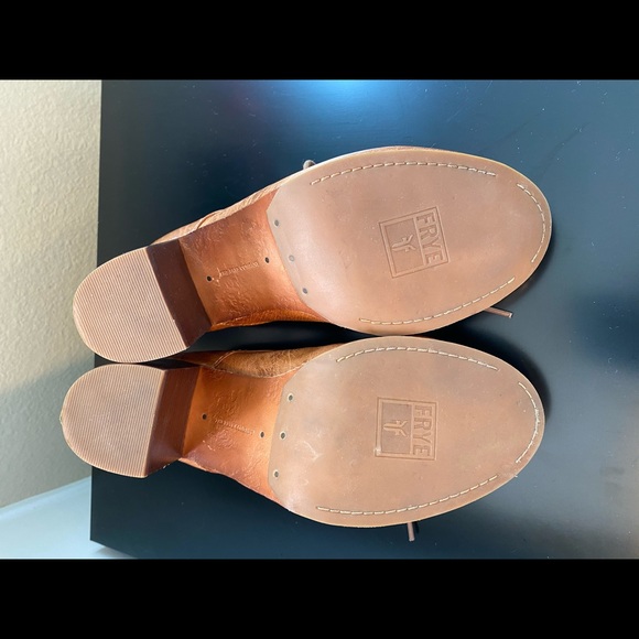 Frye Carson Oxford Heels size 9 - Picture 3 of 4